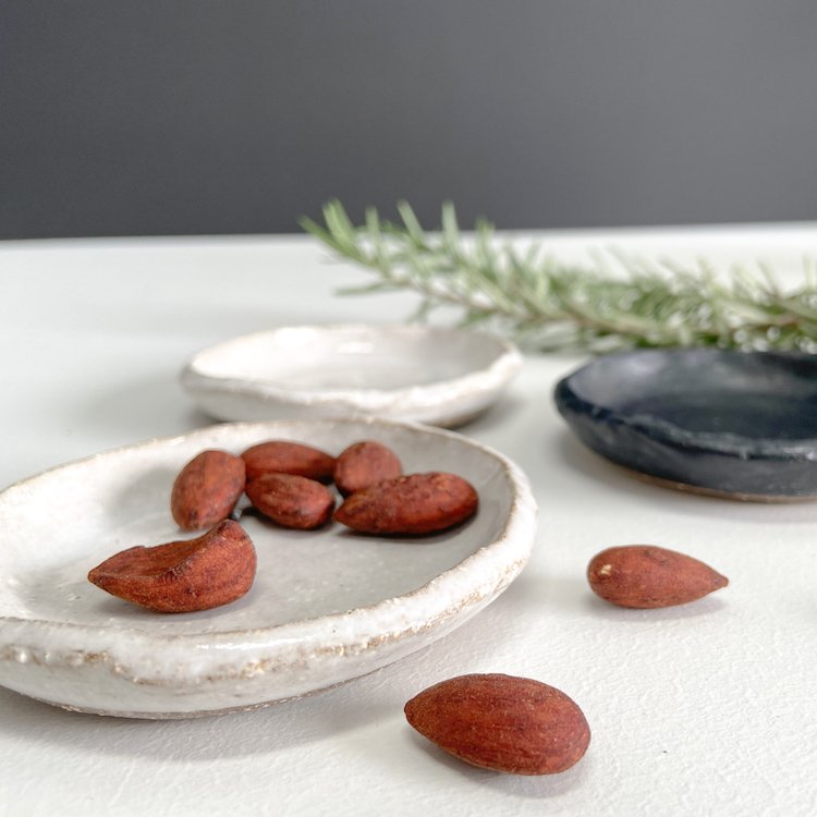 Handmade ceramic set of 3 grit dishes