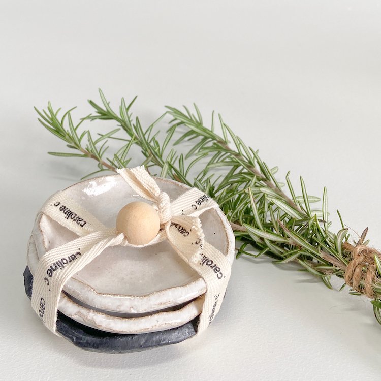 Handmade ceramic set of 3 grit dishes